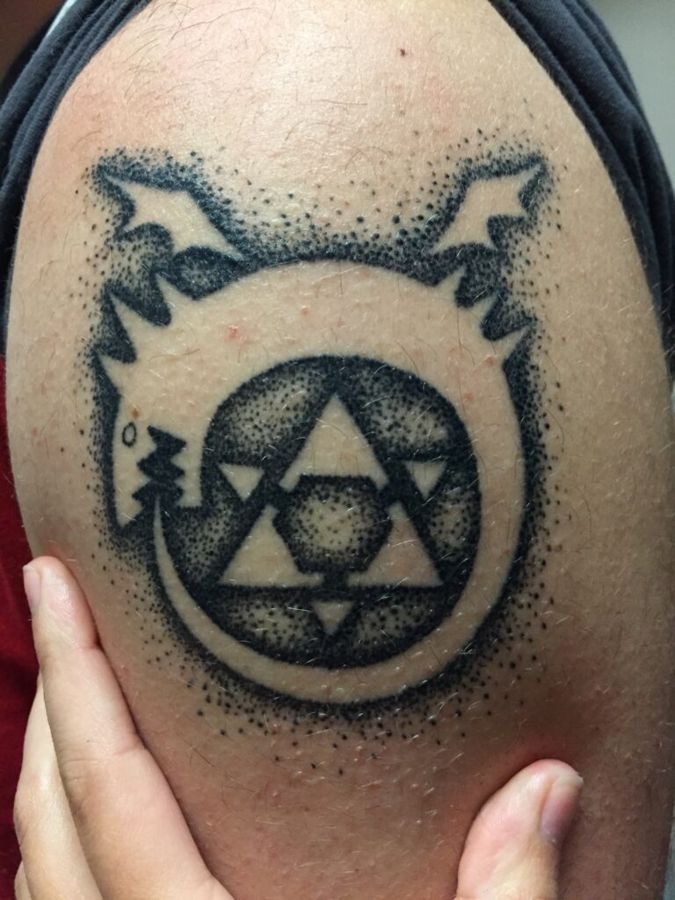 Dotwork transmutation circle design on a shoulder, by Momo