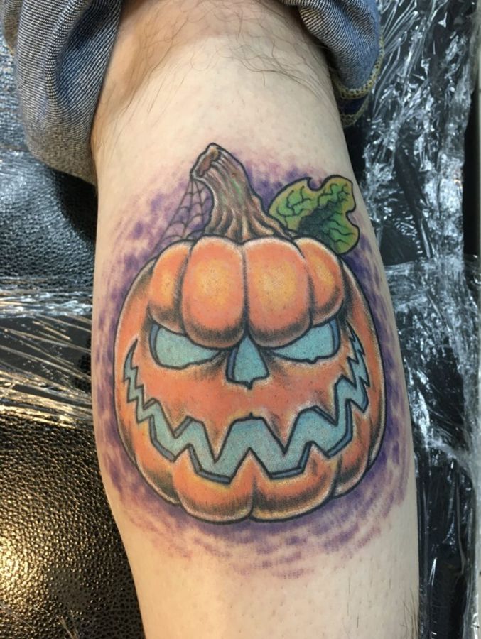 Color jack-o-lantern with purple background glow on a calf, by Steve