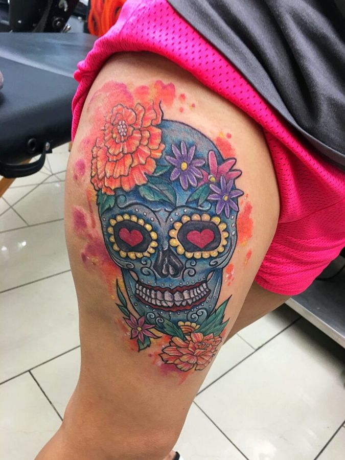 Color sugar skull with flowers on a thigh, by Sonia